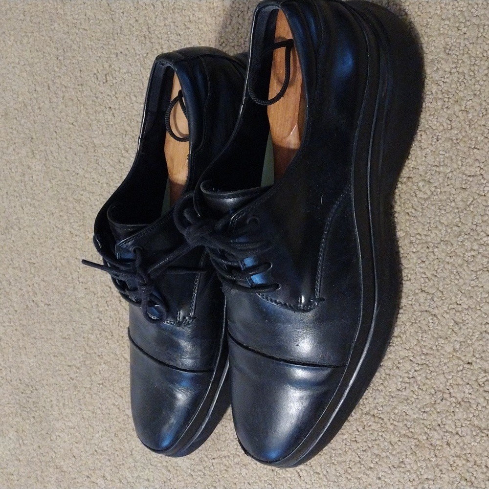Kenneth Cole very cool dress shoes